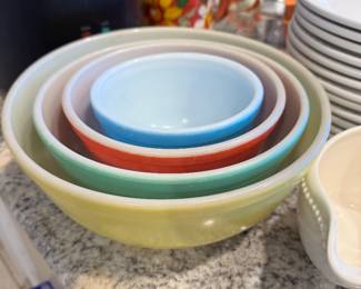 Pyrex Mixing Bowls Set