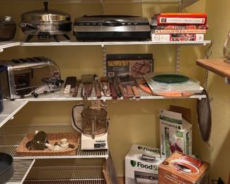 Cook books & small kitchen appliances