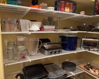 More kitchen wares