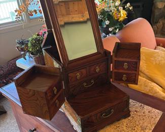 Jewelry box opened