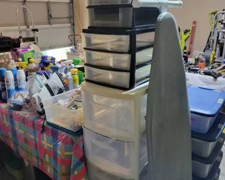 Storage containers