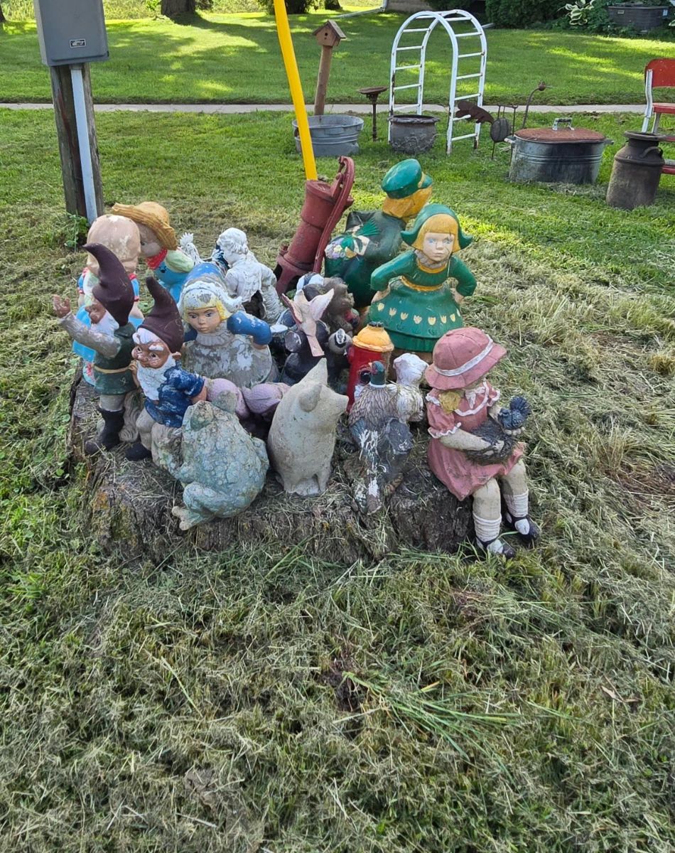 Outdoor figurines
