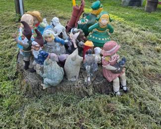Outdoor figurines