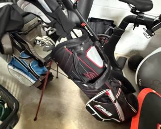 #49 Callaway Strata Mens Golf Clubs "like new" Right handed $125
