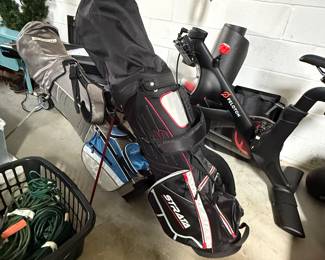 #49 Callaway Strata Mens Golf Clubs "like new" Right handed $125