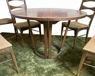 Broyhill Brasilia Dining Set
