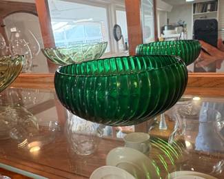 Anchor Hocking Forest Green Ribbed Swirl Glass Bowl