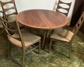 Broyhill Brasilia Dining Set