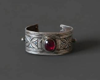 Estate Jewelry Collection Assorted Vintage and Costume Bracelets and Bangles second image