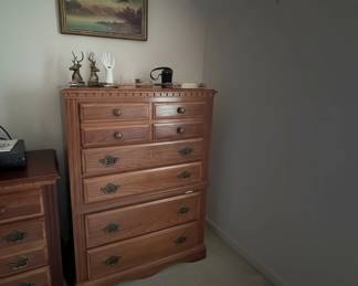 Ethan Allen Old Tavern Collection Pine Chest of Drawers