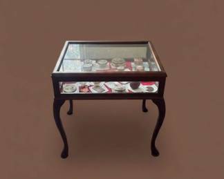 Mahogany Bombay Company Queen Anne Curio Display Table