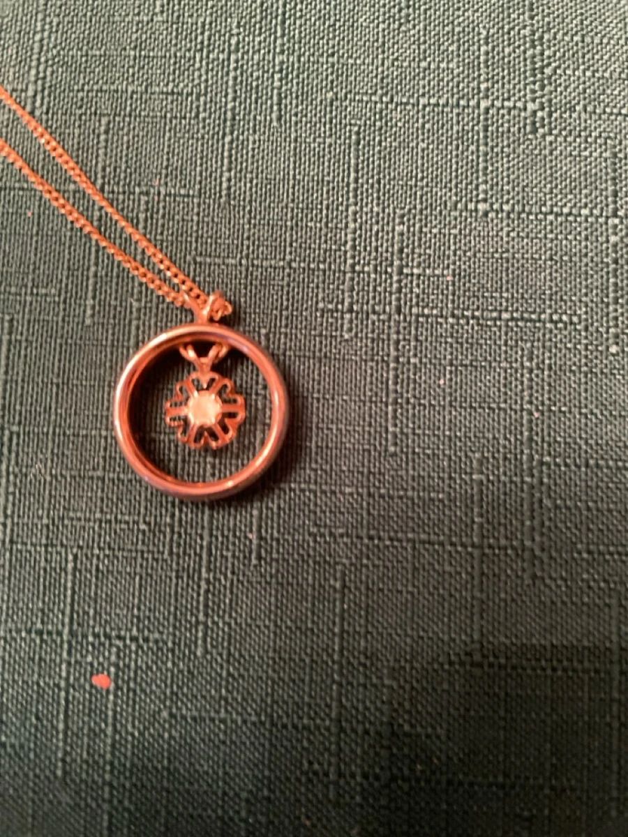 14k gold necklace & pendant w/ small diamond