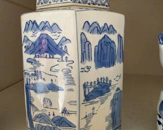 Chinese Blue and White Square Porcelain Tea Caddy