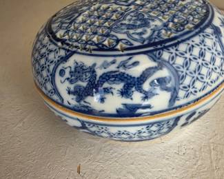 Chinese Blue and White Porcelain Dragon Box with Pierced Lid