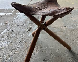 Tripod collapsing stool
