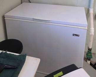Deep chest freezer 