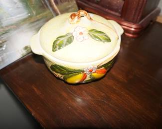 ceramic bowl with lid 