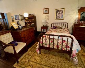 Bedroom with single bed