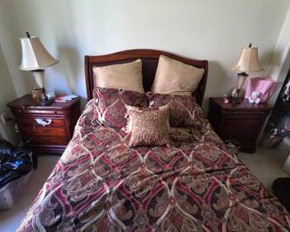Queen Size Sleigh Bed Comforters included