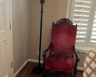 Royal Red arm chair -floor lamp