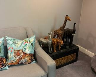 Animal statue collection (with pillows)