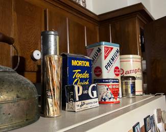 Vintage tins 