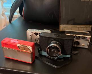 Vintage Cameras, Radio & Electronics Collection of vintage cameras, photography equipment, transistor radio and retro electronics, including Ansco and Instamatic cameras, Panasonic equipment and other mid-century pieces.