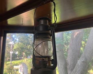 Light fixtures available 