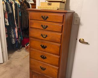 Vintage chest of drawers
