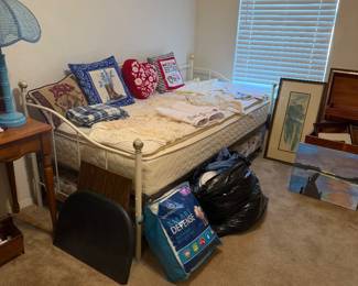 Trundle bed