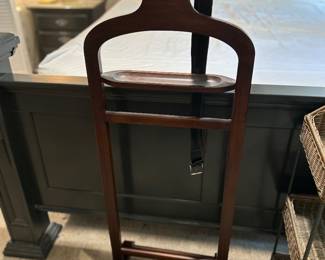 WOODEN GENTLEMAN’S VALET STAND