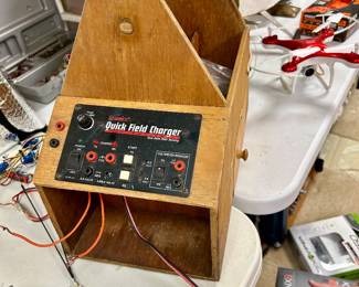 HOBBICO QUICK FIELD CHARGER / RC FIELD BOX – DUAL DELTA PEAK – UNTESTED