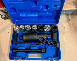 Heavy-Duty Torque Multiplier Set Truck / RV / Trailer Lug Nut Remover Includes Assorted Sockets & Carrying Case