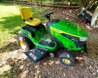 JOHN DEERE S150 RIDING MOWER