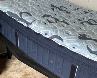 Stearns & Foster Estate Collection Queen Adjustable Bed Set