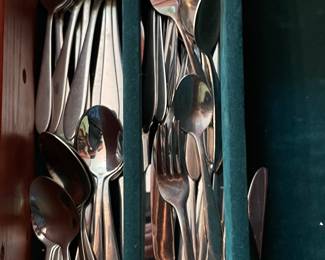 Oneida Stainless Steel Flatware Set