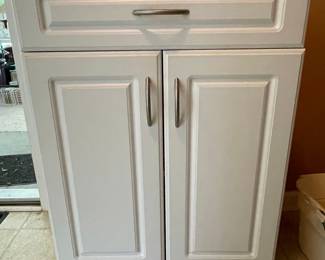 White Shaker-Style Base Cabinet with Drawer