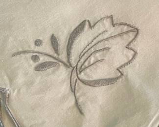 Vintage Embroidered Linen Napkins with Scalloped Edge - Set of 12