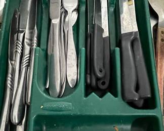 Assorted Mixed Flatware and Cutlery Set with Rubbermaid Tray