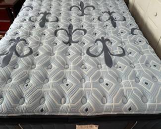 Stearns & Foster Estate Collection Queen Adjustable Bed Set