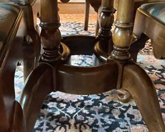 Queen Anne Style Dining Set with Splat-Back Chairs