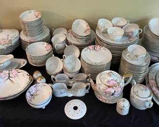 Noritake Azalea Pattern 19322 Dinnerware Set