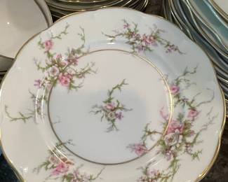 Theodore Haviland Rosalinde China Service