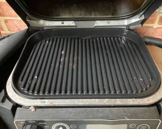 Ninja OG701Q 7-in-1 Woodfire Outdoor Grill & Smoker