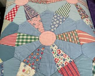 Vintage Dresden Plate Quilt
