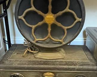 Atwater Kent Model 40 Radio with Matching Speaker