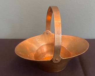 Vintage Coppercraft Guild Hammered Copper Basket with Brass Handle