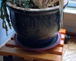 Glazed Ceramic Planter with Rolling Wooden Caddy