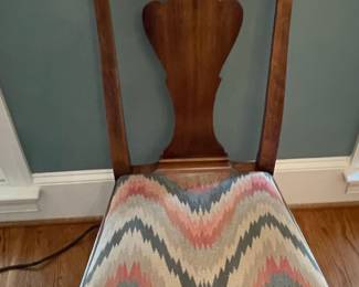 Queen Anne Style Dining Set with Splat-Back Chairs