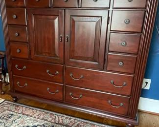 Nichols & Stone Traditional Gentleman's Chest